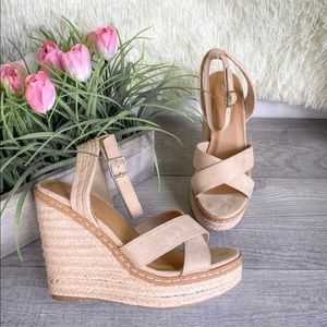 NEW ✨ Nude Wedges